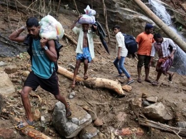 Ten people killed, hundreds stranded by landslides in India