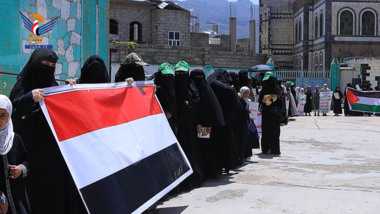 وقفة نسائية بإب نصرةً لغزة وإحياءً لذكرى مجزرة تنومة
