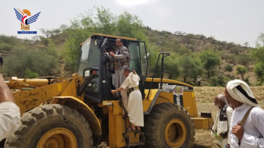 Inspizierung der Umsetzung einer Reihe von Projekten in Bani Qais in Hadschah an