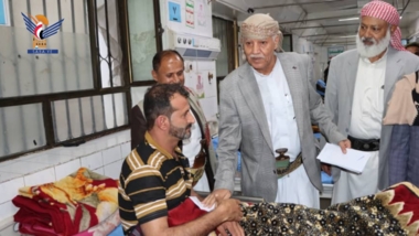 محافظ إب يتفقد أحوال الجرحى والمرضى بمستشفى الثورة