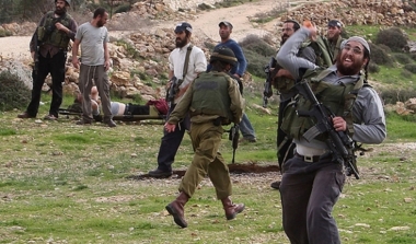  إصابة شاب فلسطيني من سلواد باعتداء مستوطنين قرب بلدة دير جرير