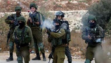 Zionist enemy shoots at Palestinian citizens in center of Jenin