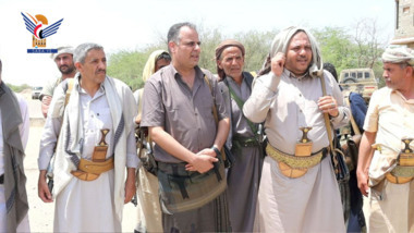 Hadschah-Gouverneur inspiziert die Bedingungen der an den Fronten von Haradh und Midi stationierten