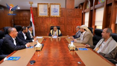 Der Vorstand der Zentralbank des Jemen hält eine wichtige Sitzung in der Hauptstadt Sanaa ab