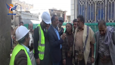 محافظ البيضاء تفقد العمل بمشروع الصرف الصحي  بحارة الكمب بمدينة رداع