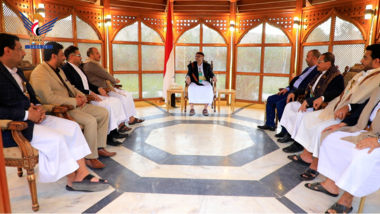 Präsident Al-Mashat trifft dem Industrieminister sowie dem Vorsitzenden und den Mitgliedern des Vorstands der Handelskammer