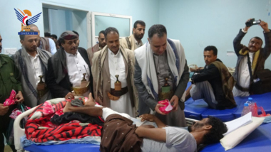 محافظ حجة يتفقد أحوال الجرحى بهيئة المستشفى الجمهوري