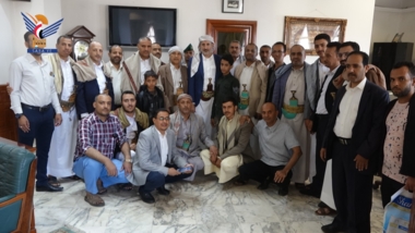 وزير النفط يتفقد مستوى الانضباط الوظيفي في الوزارة عقب إجازة العيد