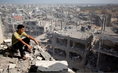 Zionist enemy targets Palestinian houses in Gaza Strip, killing dozens, wounding others