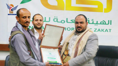 La Fundación Yemen Thabat honra al Presidente y el subsecretario de la Autoridad General para Zakat