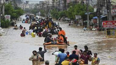 India floods leave 33 people killed