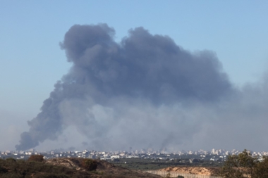العدو الصهيوني يقصف مبنى بلدية غزة وشاحنة تقلّ نازحين جنوب غرب مدينة غزة