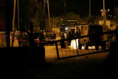 Zionist enemy arrests wounded man from Jenin refugee camp near Ramallah 