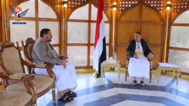Le président Al-Mashat rencontre le gouverneur de Sanaa