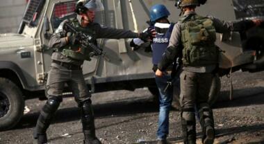 قوات العدو تعتقل صحفية فلسطينية من مدينة القدس المحتلة 