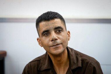 Hours before freedom.. Enemy forces storm prisoner Zakaria al-Zubaidi house, abuse his family