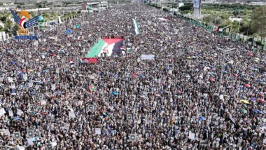 Millones de multitudes en la capital, Sanaá, marcharon “con Gaza, santa yihad y sin líneas rojas