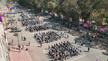 Protestation armée, défilé militaire à Sanaa