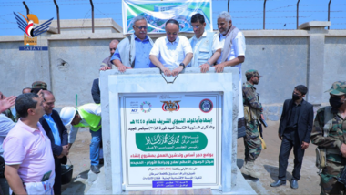 Le président Al-Mashat inaugure le projet national d'énergie renouvelable à Hodeidah
