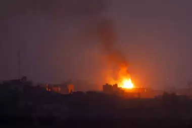 عشرات الشهداء في قصف صهيوني على مخيمي النصيرات والبريج وسط غزة
