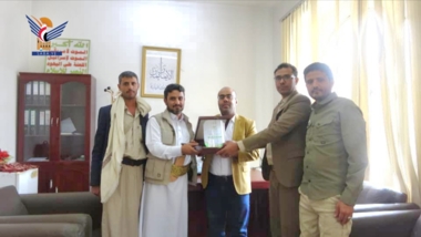 مؤسسة يمن ثبات تكرم مدير البرنامج الوطني للإمداد الدوائي بوزارة الصحة