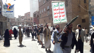 مسير مسلح بمديرية التحرير لإعلان النفير العام والبراءة من الخونة والعملاء