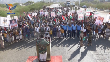 Les habitants de Lahj se rassemblent pour la marche : « Nos places sont le jihad... nous restons fermes aux côtés de Gaza jusqu'à la victoire. »