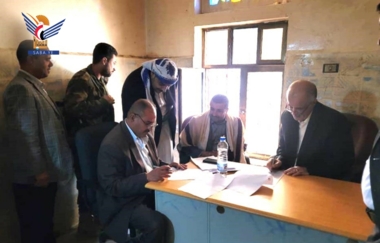 صنعاء.. القاضي القرشي يتفقد العمل في نيابة بني مطر ويوجه بالإفراج عن عشرة سجناء