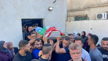 الفلسطينيون في جنين يشيعون ثلاثة شهداء وسط هتافات مطالبة بالثأر