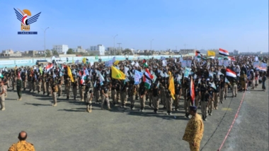 مسيرات في 33 ساحة بتعز تحت شعار 