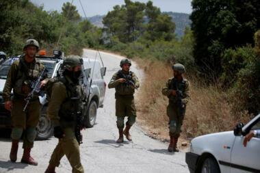 Zionist settler injured by stabbing operation west of Ramallah