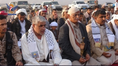 عضو السياسي الأعلى الزايدي يؤدي صلاة عيد الفطر المبارك في صرواح بمأرب