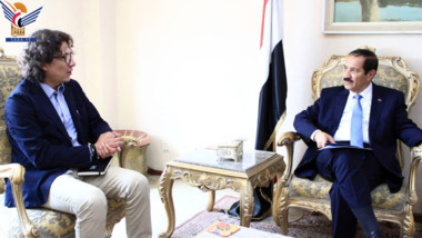 Ministro de Relaciones Exteriores se reúne con el Representante Residente en funciones del Programa Mundial de Alimentos en Sanaa