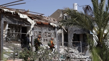 ​Les médias israéliens: 1 700 maisons ont été endommagées dans « l’enveloppe Gaza », pour un coût dépassant 550 millions de dollars.