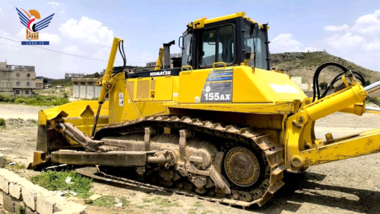 Baydha authorities deliver earthmoving machines to projects unit