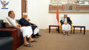 Le Président Al-Mashat rencontre le président du Conseil judiciaire suprême et le procureur général