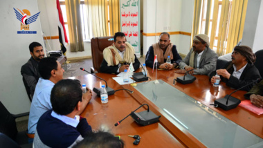 مناقشة آليات تحسين الخدمات في المنطقة الصناعية بمحافظة صنعاء