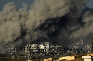 Zionist bombing targets different parts, leaves many martyrs in Gaza