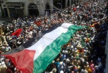 Des marches massives parcourent les rues du Maroc en soutien à Gaza et à la Palestine