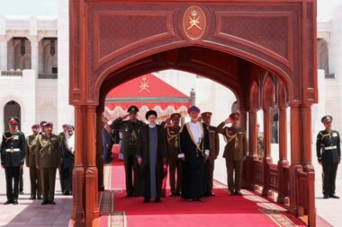 سلطان عمان يزور إيران على رأس وفد رفيع