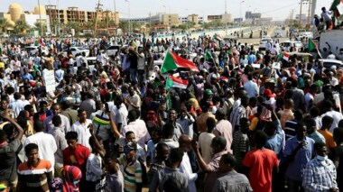 القوات السودانية تطلق الغاز المسيل للدموع على متظاهرين في الخرطوم