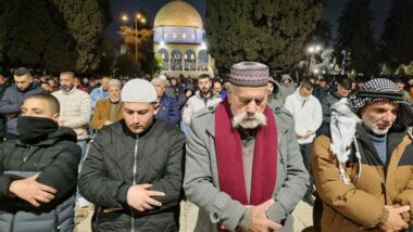  40 الف مصل يؤدون صلاة الجمعة في المسجد الأقصى