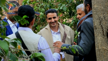 Inspezierug des Ablaufs laufender Projekte im Bereich Kaffee in Al-Hayma Al-Kharjiya in Sana’a