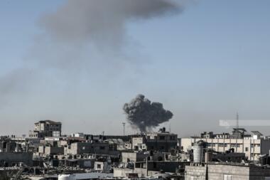 Mártires y heridos en los bombardeos del enemigo sionista en varias zonas de la Franja de Gaza