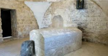 Settlers storm Joseph Shrine, east Nablus, under enemy police protection