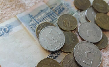 ارتفاع الروبل الروسي أمام اليورو والدولار لأعلى مستوى في 7 سنوات