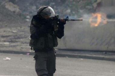 اصابة فلسطيني برصاص العدو الصهيوني قرب نعلين
