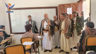 وكيل هيئة الزكاة يتفقد الاختبارات والدورات الصيفية بمديرية نهم بصنعاء