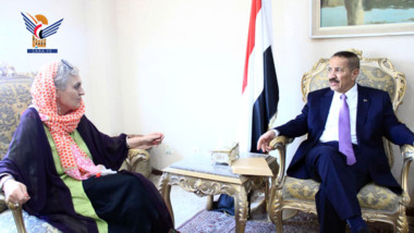 El Ministro de Asuntos Exteriores se reúne con el jefe en funciones de la mision del Comité Internacional de la Cruz Roja en Sanaá