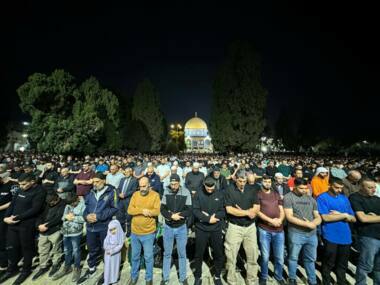 45 000 Palestiniens accomplissent les prières d'Isha et de Tarawih à Al-Aqsa